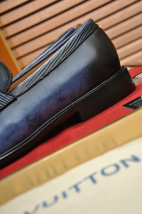 Picture of Louis Vuitton Shoes _SKU22521240SZ38-4413869